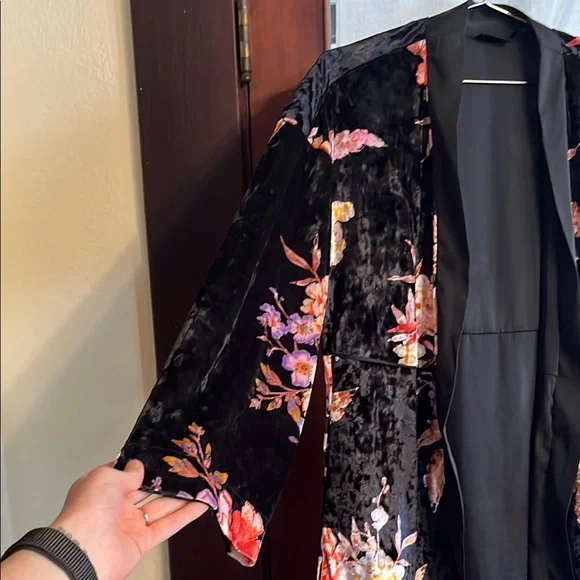 Floral Velvet Open Blazer Kimono - Picture 2 of 4